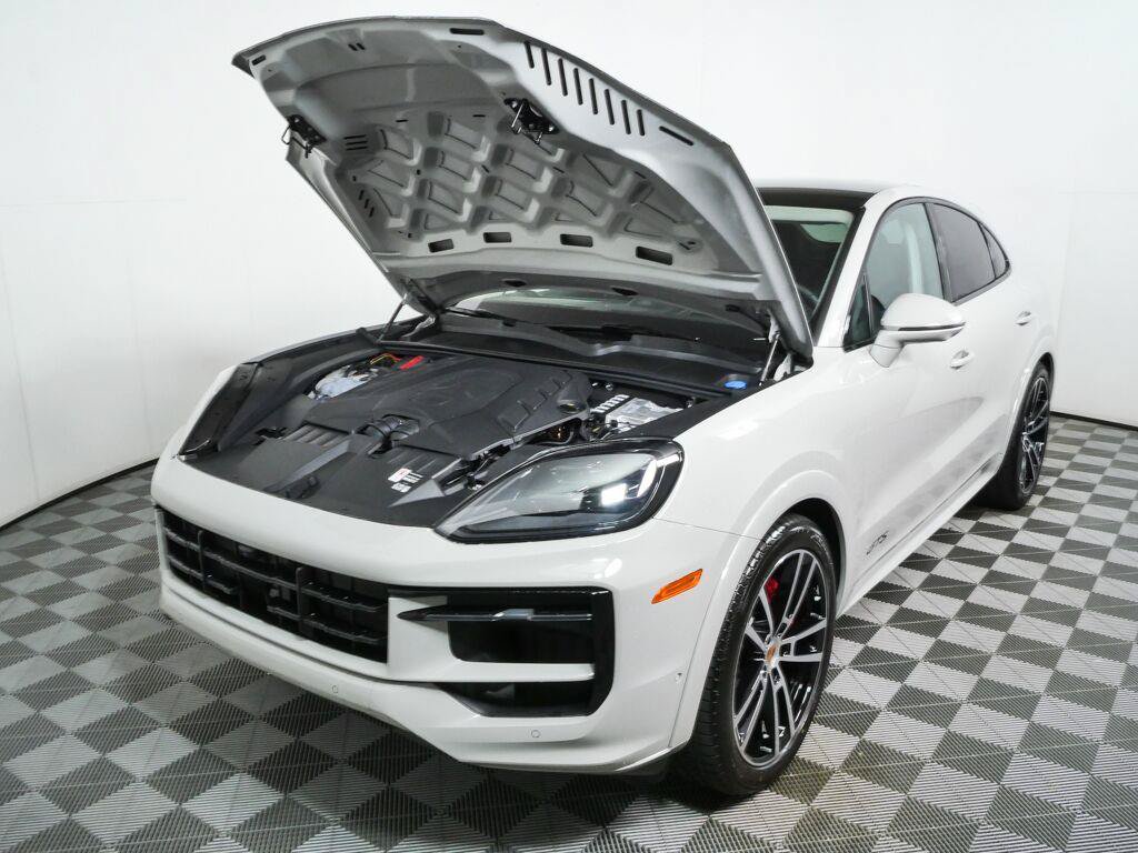 New 2026 Porsche Cayenne GTS AWD/4WD image 35