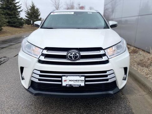 Certified 2019 Toyota Highlander XLE image 28