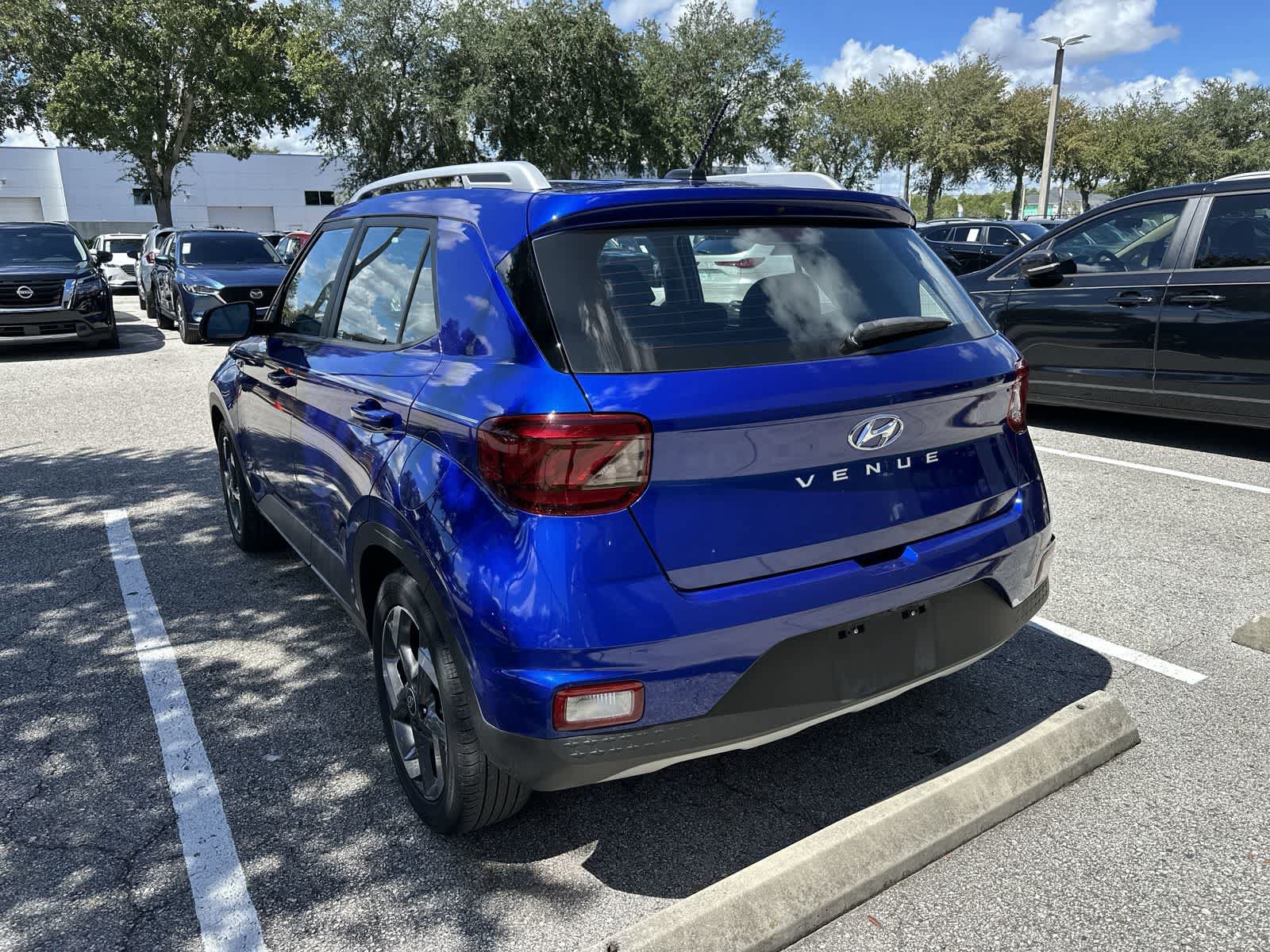 Used 2024 Hyundai Venue Limited FWD image 6