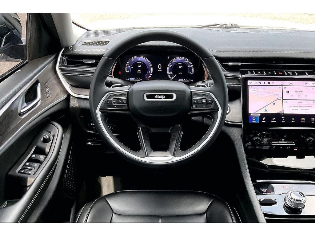 Used 2023 Jeep Grand Cherokee L Limited AWD/4WD image 5