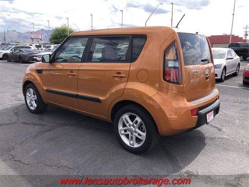 Used 2011 Kia Soul + w/ Audio Pkg FWD image 6