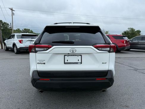 Used 2019 Toyota RAV4 XLE Premium FWD image 5