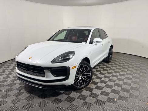 Certified 2025 Porsche Macan AWD/4WD image 1