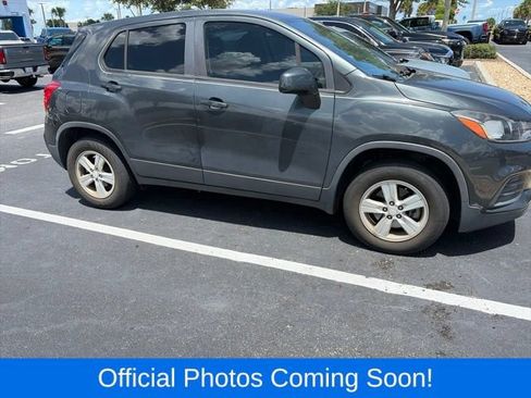 Used 2020 Chevrolet Trax LS AWD/4WD image 3