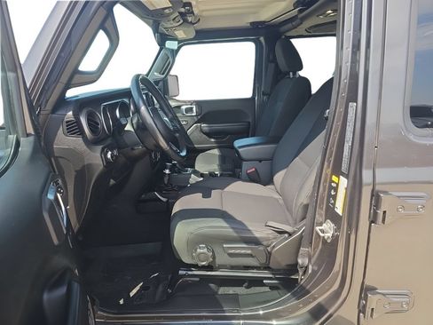 Used 2021 Jeep Gladiator Sport AWD/4WD image 9