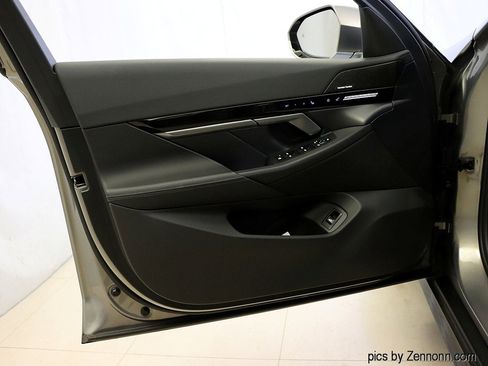 Certified 2024 BMW 530i xDrive w/ Premium Package image 27