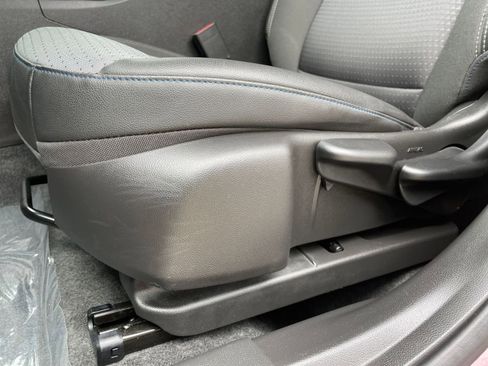 Used 2025 Chevrolet Trax LT image 21