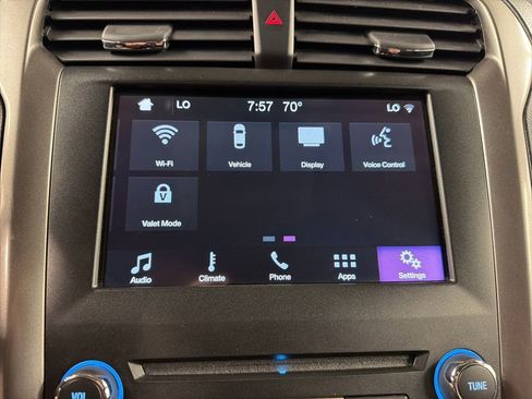 Certified 2017 Ford Fusion SE w/ Fusion SE Technology Package FWD image 11
