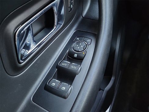 Used 2013 Ford Taurus SHO image 12