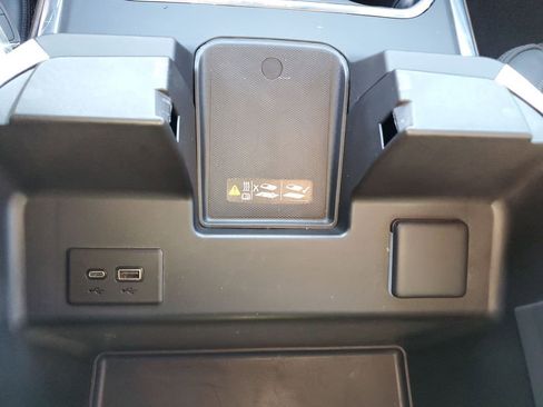 Used 2024 Chevrolet Silverado 2500 High Country w/ Technology Package image 39