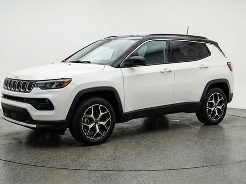 Used 2025 Jeep Compass Limited AWD/4WD image 3