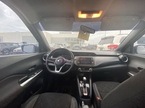 Used 2019 Nissan Kicks SV image 5