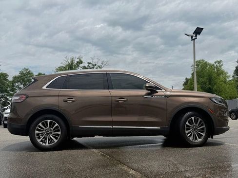 Used 2022 Lincoln Nautilus FWD w/ Premium Package image 5