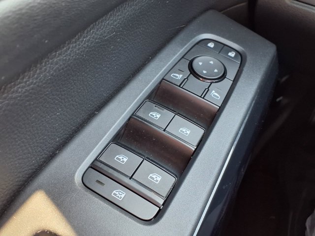 Used 2024 Nissan Pathfinder SV FWD image 17