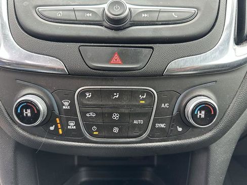 Used 2020 Chevrolet Equinox LT w/ Driver Convenience Package image 39