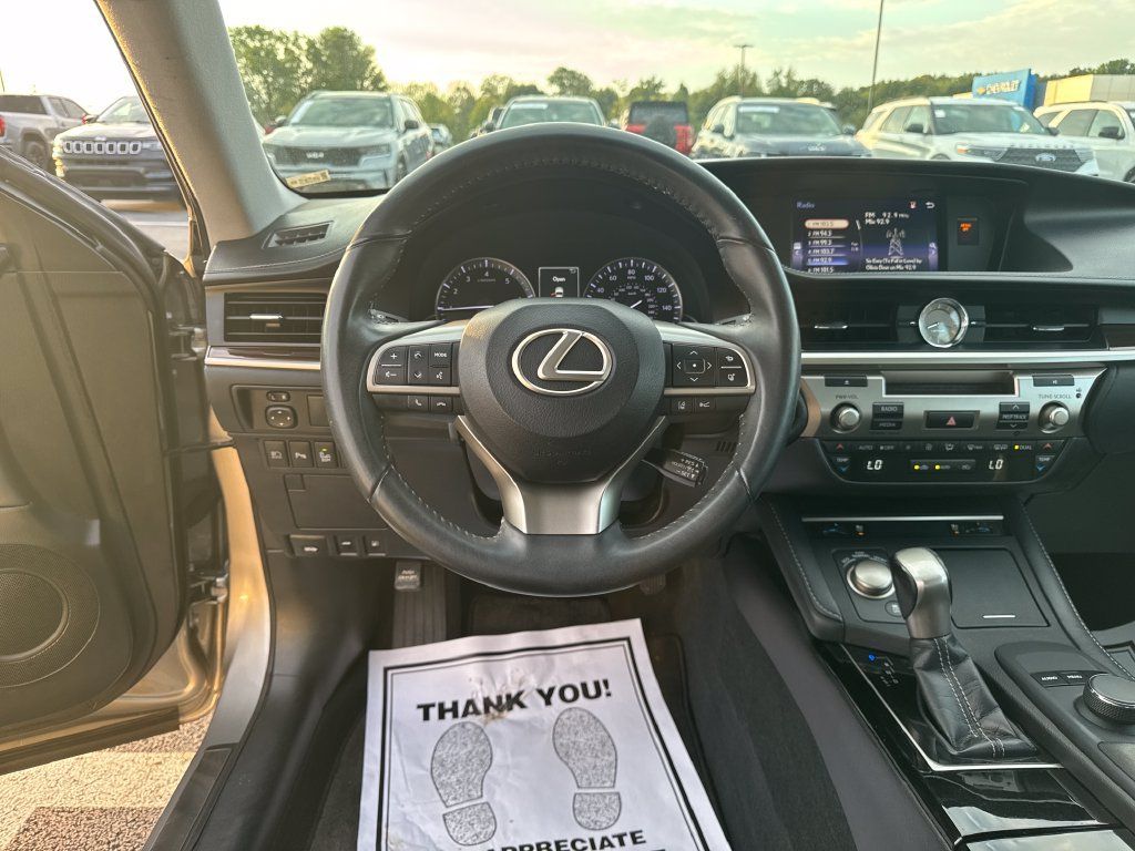 Used 2018 Lexus ES 350 w/ Premier Package FWD image 16
