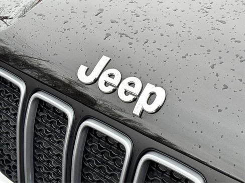 Used 2023 Jeep Renegade Latitude w/ Sun/Sound Group AWD/4WD image 16