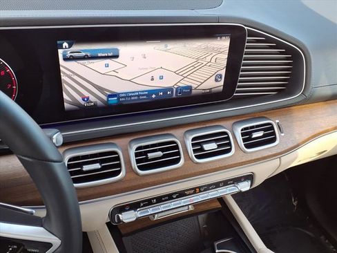 Used 2025 Mercedes-Benz GLS 450 4MATIC image 5