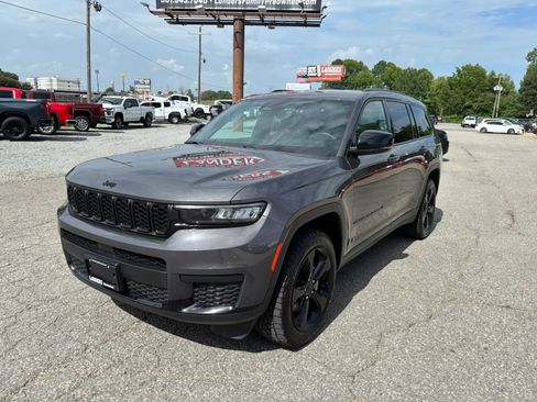 Used 2023 Jeep Grand Cherokee L Laredo AWD/4WD image 9