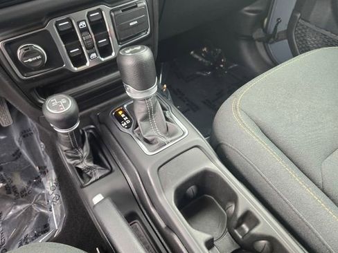 Used 2025 Jeep Wrangler Unlimited Sahara AWD/4WD image 15