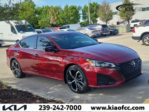 Used 2024 Nissan Altima 2.5 SR w/ SR Premium Package FWD image 1