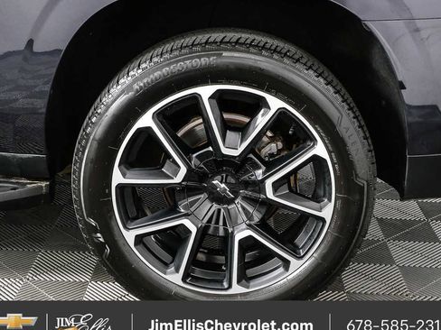 Used 2022 Chevrolet Suburban RST w/ Luxury Package image 40