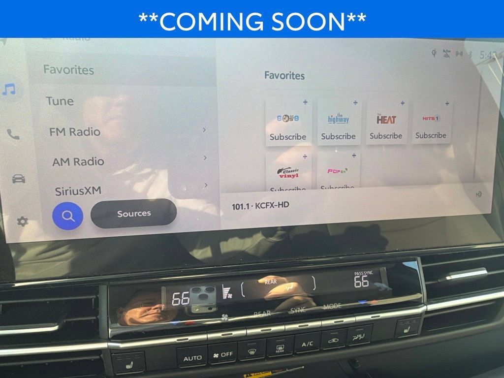 Used 2025 Toyota Sienna XLE FWD image 15