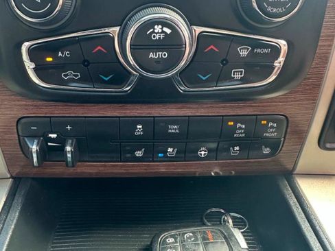 Used 2014 RAM 1500 Laramie w/ Convenience Group AWD/4WD image 32