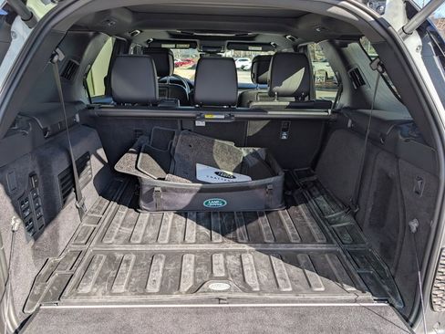 Certified 2024 Land Rover Discovery Dynamic SE image 30