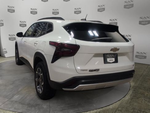 Used 2024 Chevrolet Trax LT w/ Driver Confidence Package image 3