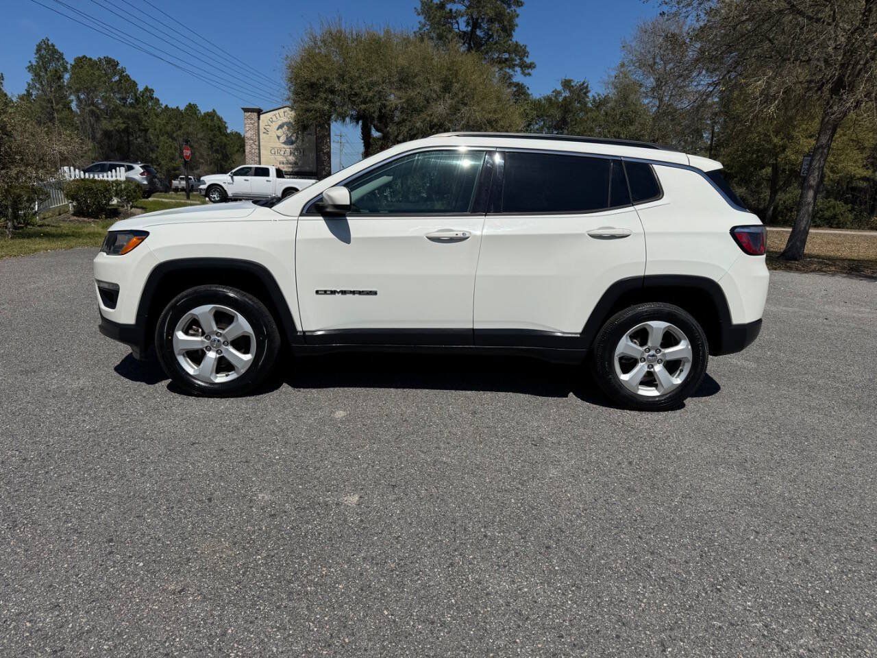 Used 2019 Jeep Compass Latitude AWD/4WD image 3