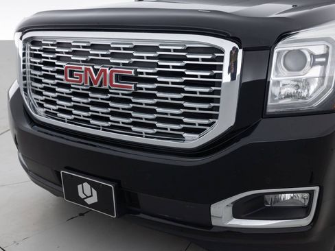 Used 2018 GMC Yukon Denali AWD/4WD image 16