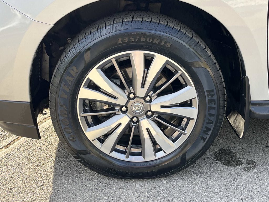 Used 2020 Nissan Pathfinder S FWD image 9