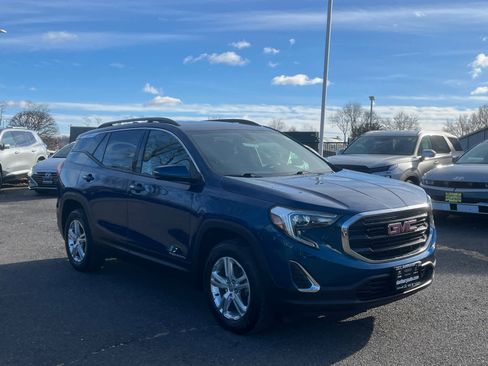 Used 2019 GMC Terrain SLE w/ Driver Convenience Package image 1