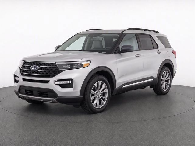 Used 2022 Ford Explorer XLT w/ Equipment Group 202A AWD/4WD image 2