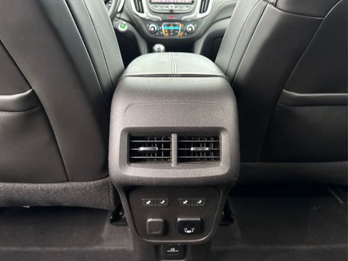 Used 2018 Chevrolet Equinox Premier image 27