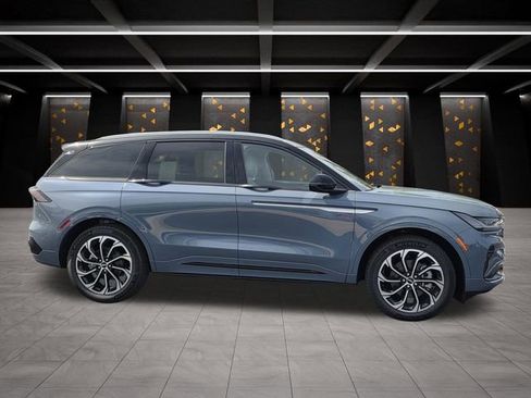 New 2026 Lincoln Nautilus Reserve image 3