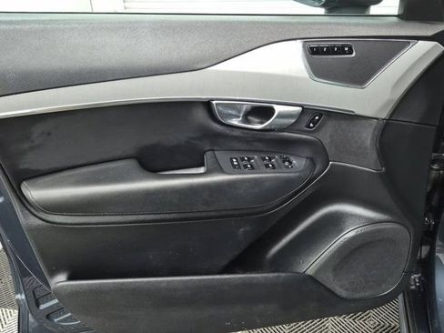 Used 2022 Volvo XC90 T5 Momentum w/ Climate Package image 18