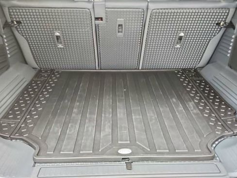 Used 2025 Land Rover Defender 110 X image 14