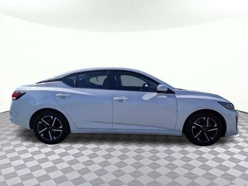 Used 2024 Nissan Sentra SV FWD image 2