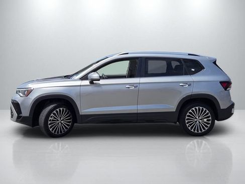 Used 2025 Volkswagen Taos SE FWD image 7
