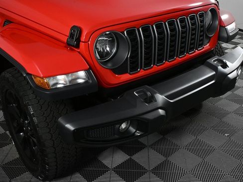 Used 2025 Jeep Gladiator Sport image 31