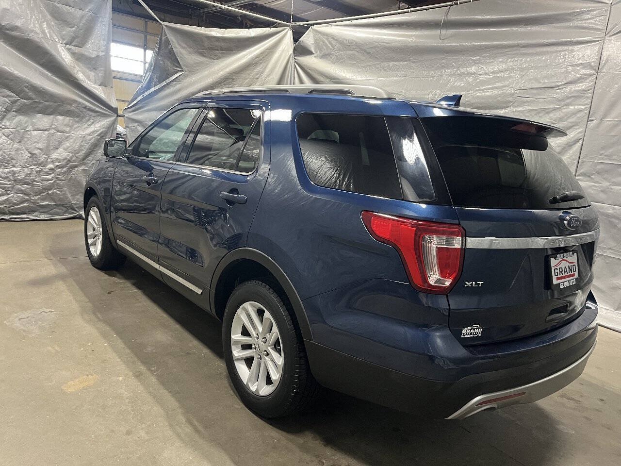 Used 2016 Ford Explorer XLT w/ Equipment Group 202A FWD image 4