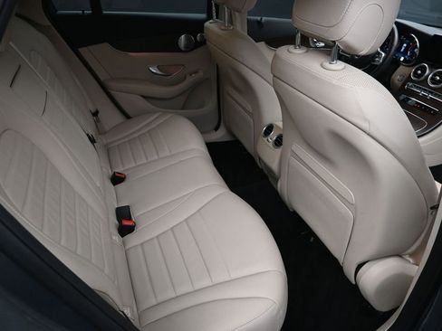 Used 2020 Mercedes-Benz GLC 300 4MATIC image 11