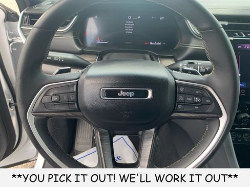 Used 2025 Jeep Grand Cherokee Limited AWD/4WD image 15