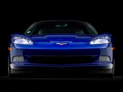 Used 2005 Chevrolet Corvette Coupe w/ Preferred Equipment Group RWD image 11