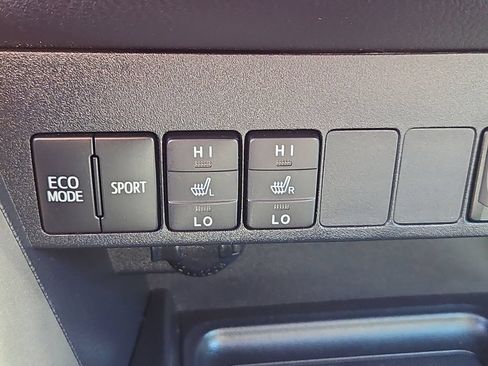 Used 2013 Toyota RAV4 Limited AWD/4WD image 19