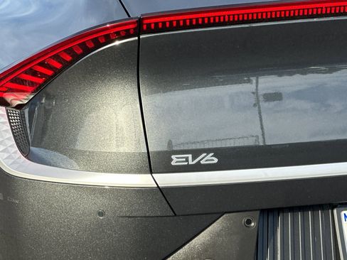Certified 2023 Kia EV6 Light image 27