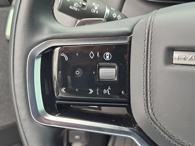 Used 2025 Land Rover Range Rover Sport SE AWD/4WD image 16