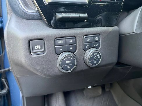 Used 2024 Chevrolet Silverado 1500 High Country w/ High Country Premium Package AWD/4WD image 9